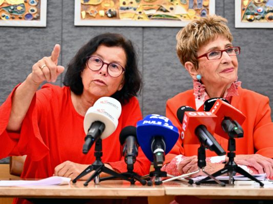 Gerstorfer und Korosec bei einer Pressekonferenz im September
