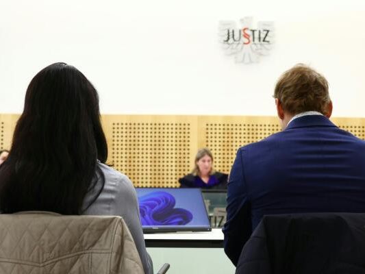 Kind-soll-bei-OP-geholfen-haben-Prozess-in-Graz-fortgesetzt