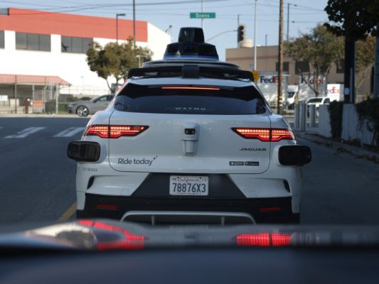 Geburt-in-Waymo-Robotaxi-in-San-Francisco