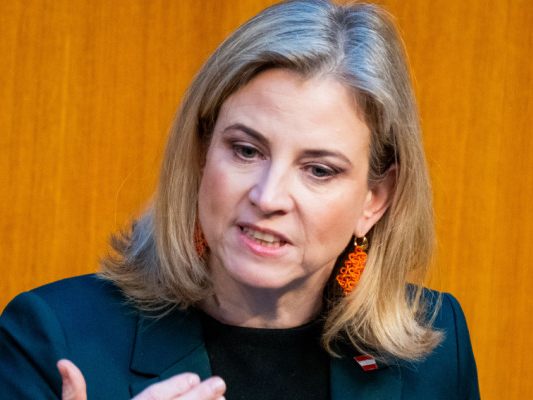 Meinl-Reisinger fordert mehr Selbtsbewusstsein der EU