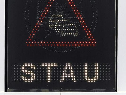 Sperren-auf-der-S16-an-Ski-Samstagen-gegen-Ausweichverkehr