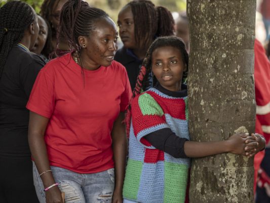umweltsch-tzerin-umarmte-72-stunden-einen-baum