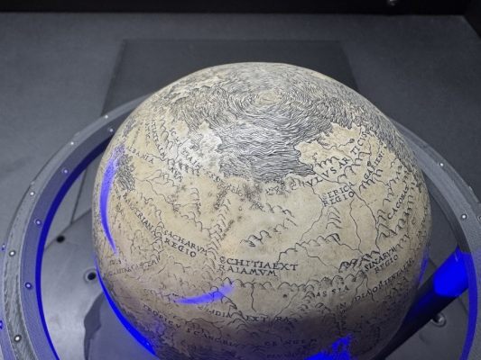 Leonardo-da-Vincis-Strau-enei-Globus-im-3D-Scan