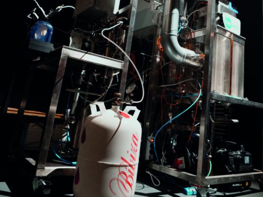 Aus-ausgeatmeter-Luft-bei-Bibiza-Konzert-wird-Parfum