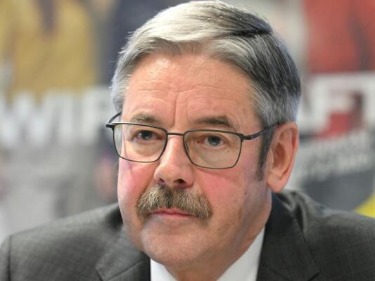 Wehrdienstkommission-pr-sentiert-Bericht-am-20-J-nner