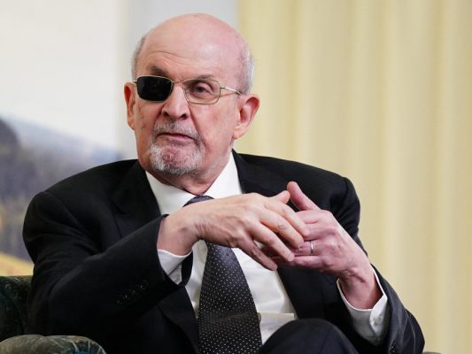 salman-rushdie-gibt-comeback-bei-literatur-im-nebel-festival