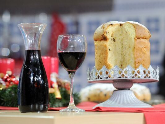 Italiener-bei-Weihnachtsessen-an-St-ck-Panettone-erstickt