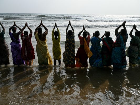 Tausende-gedachten-an-Tsunami-Opfer-2004-in-Asien