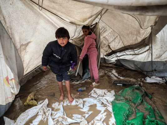 Wintersturm-versch-rft-Leid-der-Menschen-in-Gaza