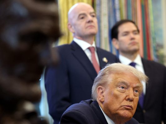 us-pr-sident-trump-kommt-zu-fu-ball-wm-auslosung-am-freitag