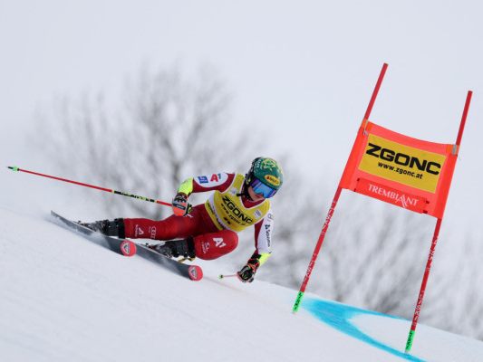 Robinson-zur-Halbzeit-im-Tremblant-RTL-vor-Scheib