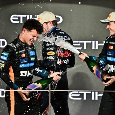 Schampusdusche für Lando Norris von Oscar Piastri