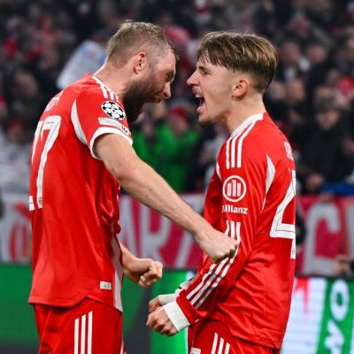 Laimer feiert mit Karl dessen Treffer zum 2:1