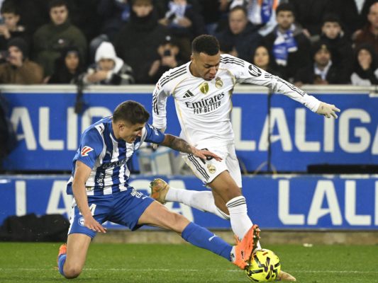 Real-Madrid-nach-2-1-bei-Alaves-wieder-4-Punkte-hinter-Barca