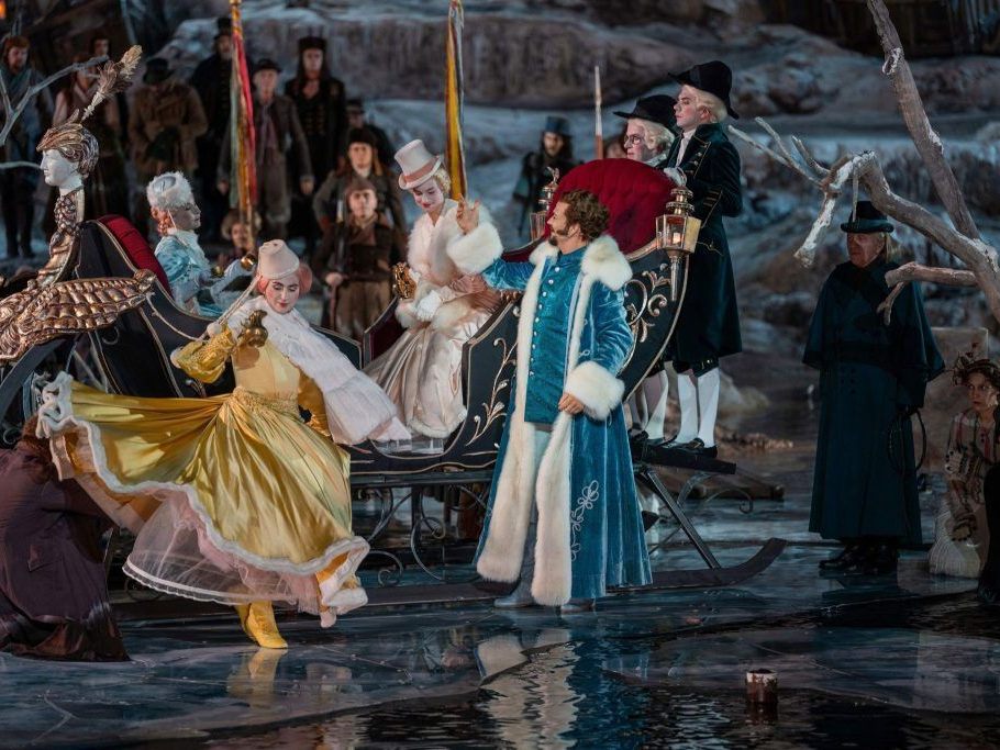 Gro-es-Statisten-Casting