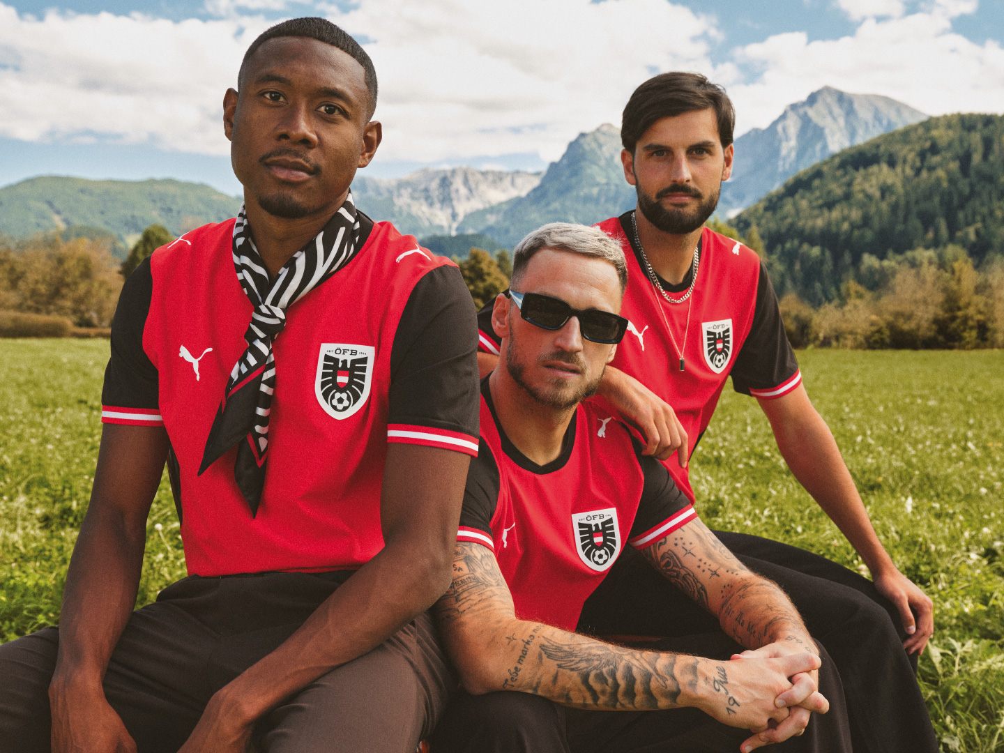 -FB-pr-sentiert-Heimtrikot-f-r-Fu-ball-WM-2026