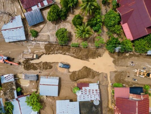 flut-katastrophe-mit-bisher-ber-600-toten-in-indonesien