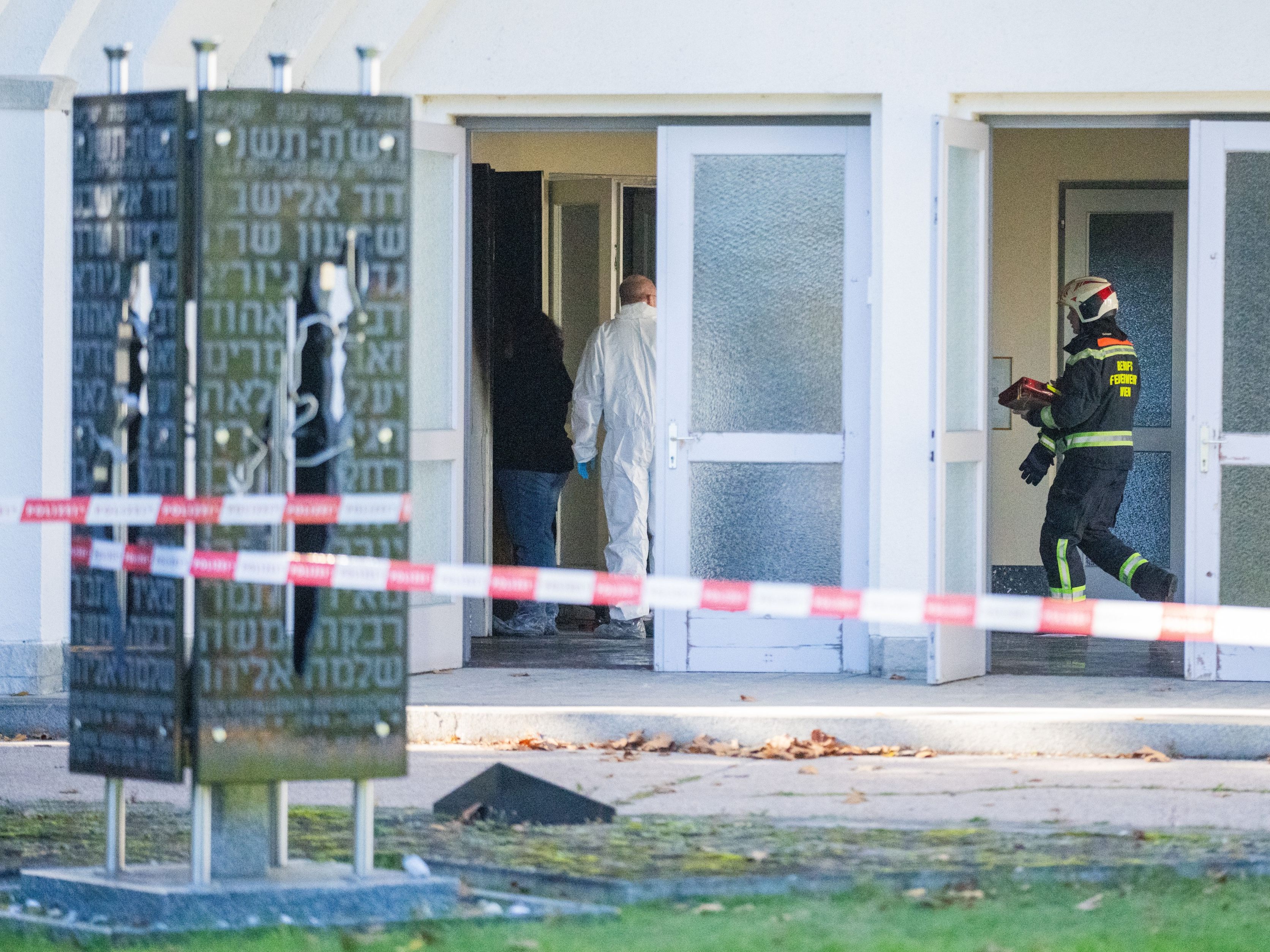 In der Nacht auf den 1. November 2023 wurde ein antisemitischer Anschlag am Zentralfriedhof verübt.