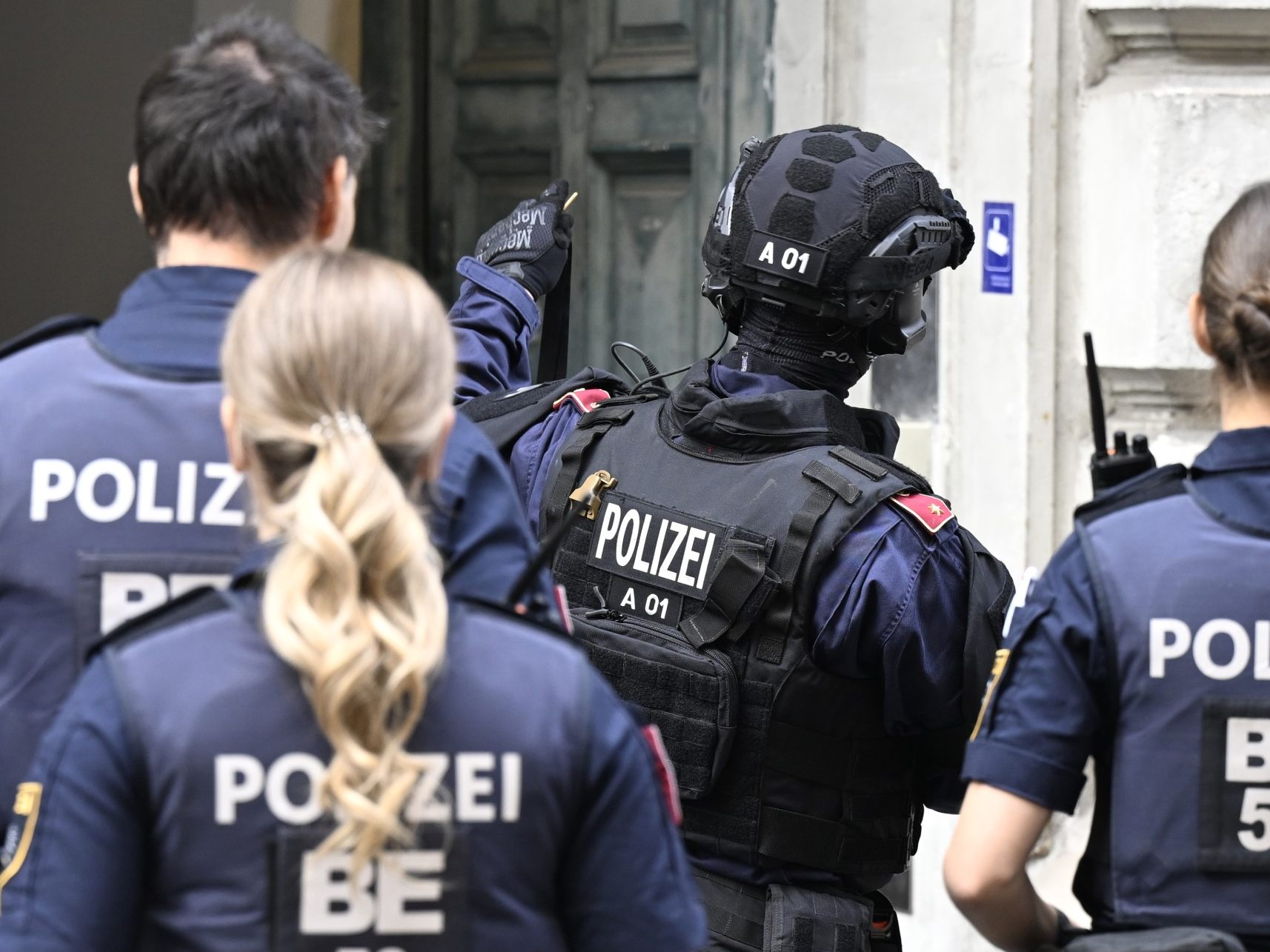 WEGA-Einsatz-nach-Messerattacke-in-Wien-15
