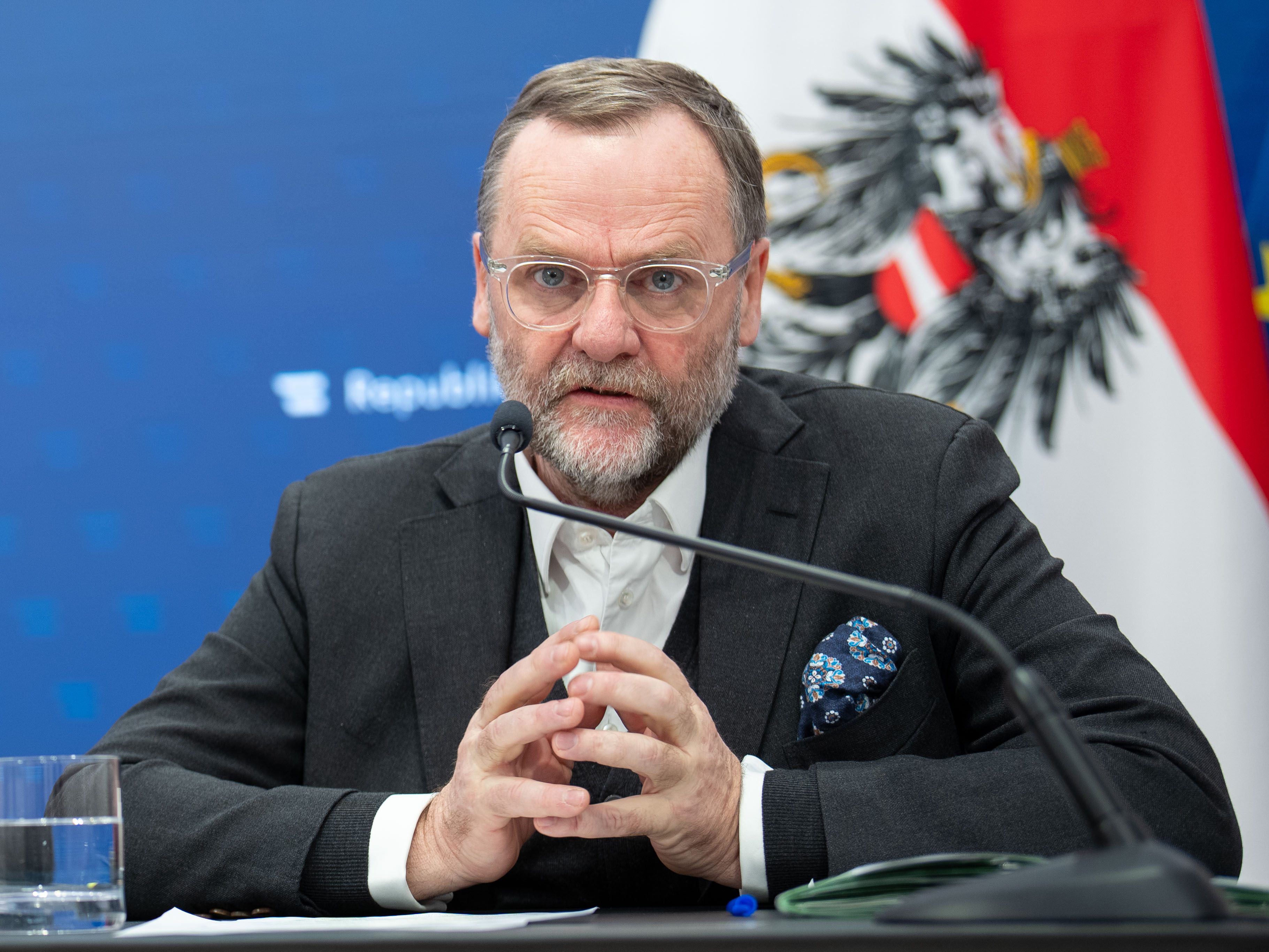 Update-f-r-Rot-Wei-Rot-Karte-in-Arbeit