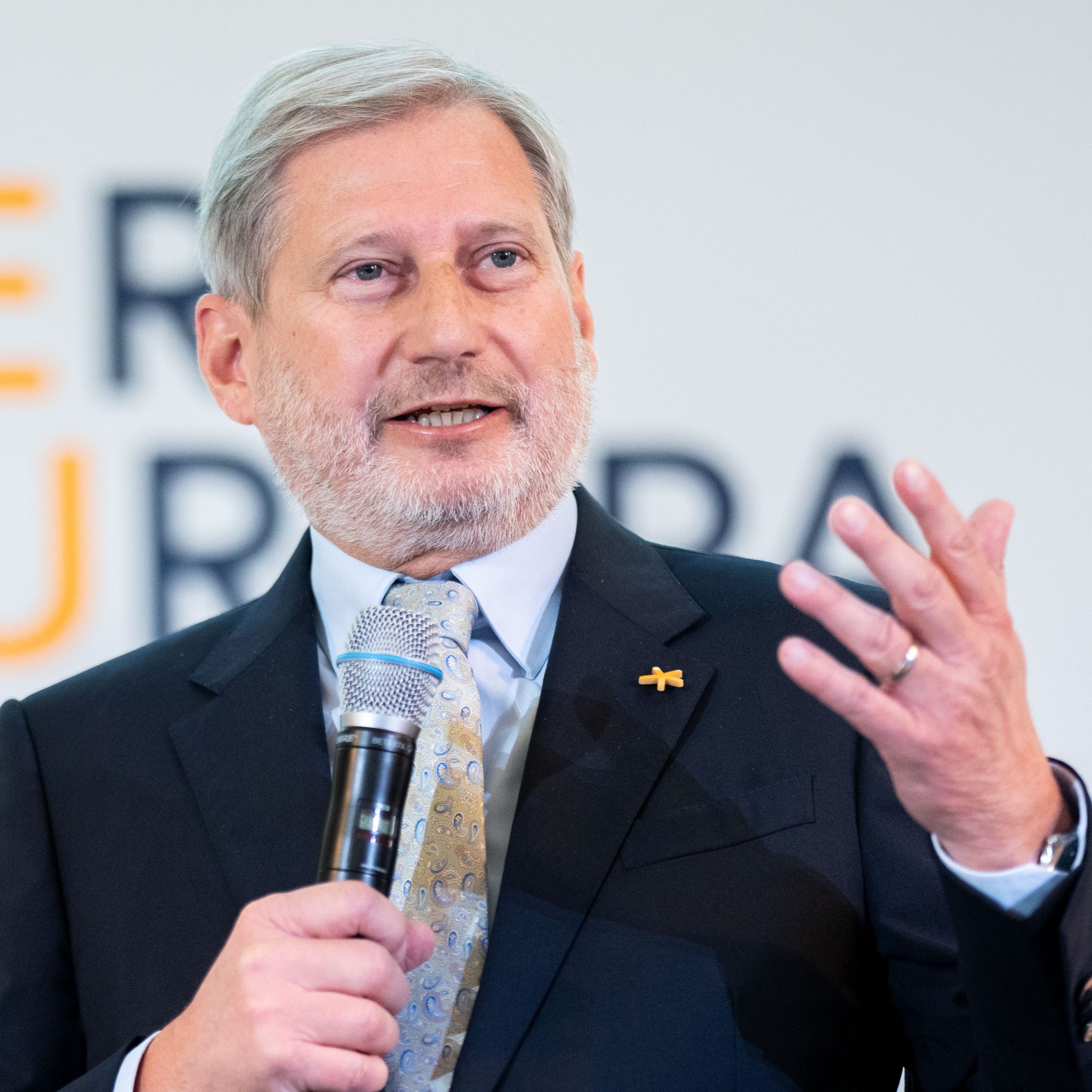 Die FPÖ ist gegen die Bestellung von Ex-EU-Kommissar Johannes Hahn.