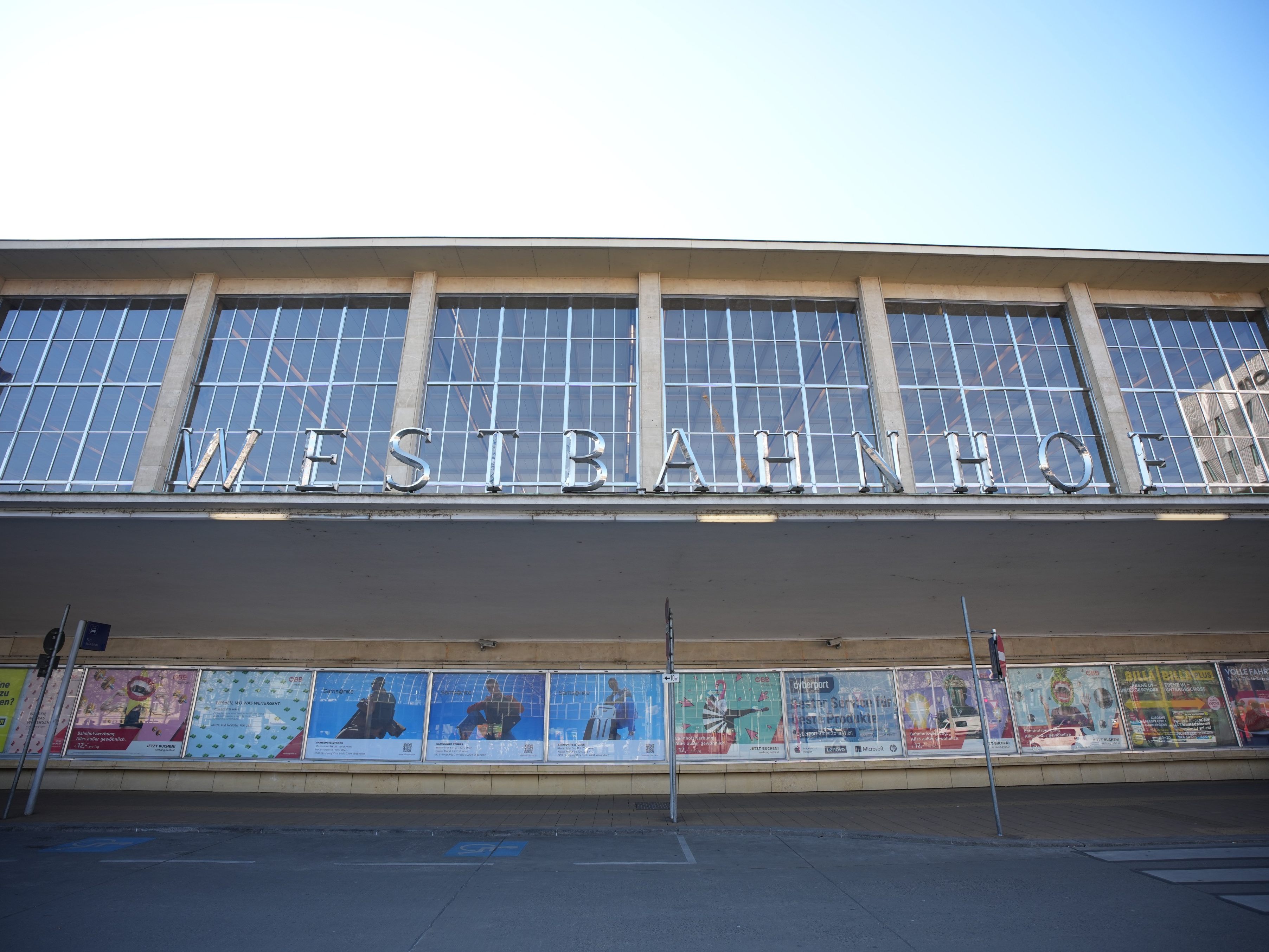 Anschlagspl-ne-auf-Wiener-Westbahnhof-U-Haft-f-r-Teenie-verl-ngert