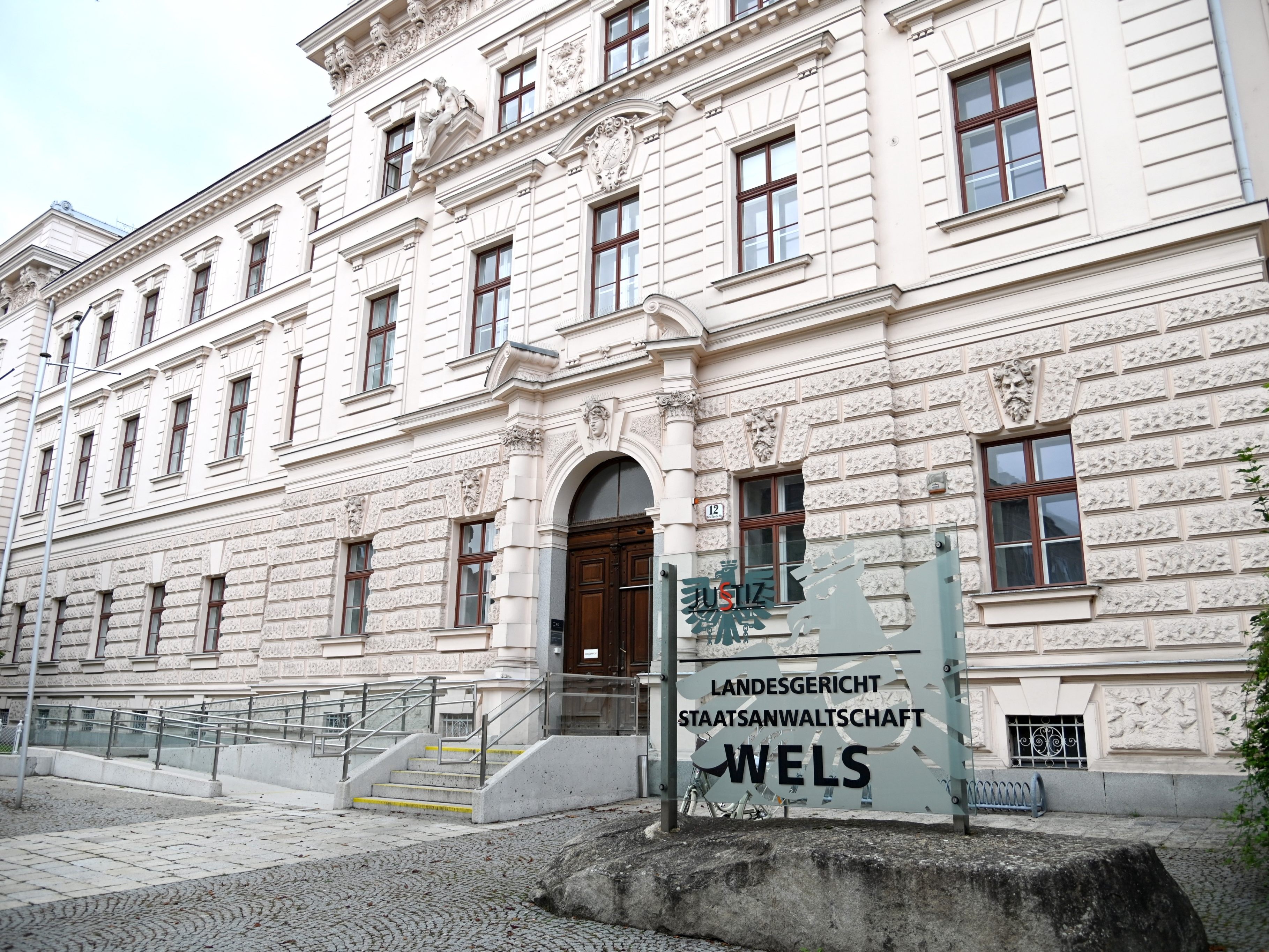 Bombendrohung-Prozess-gegen-Teenager-in-O-