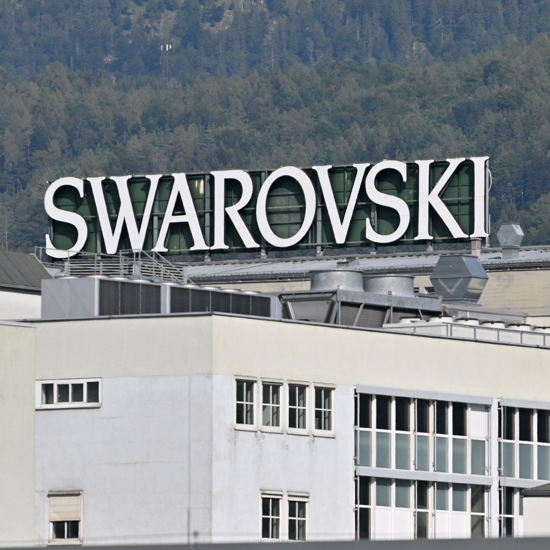 Produktionsverlagerung, Kündigungen, Eigenreinigung – Brisante Entwicklungen bei Swarovski