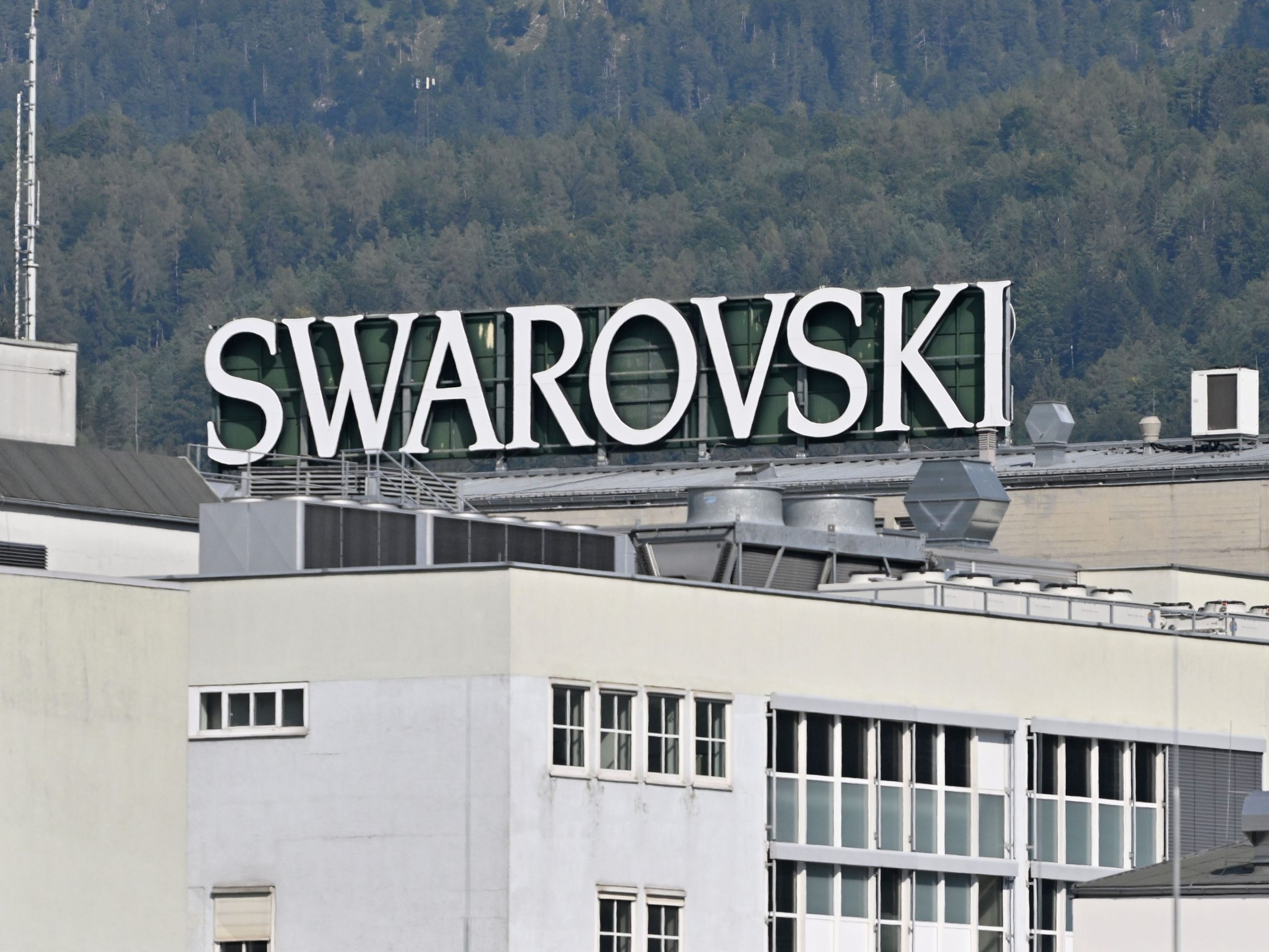 Altersdiskriminierung-bei-Swarovski-Brisante-Kritik-der-AK-Tirol