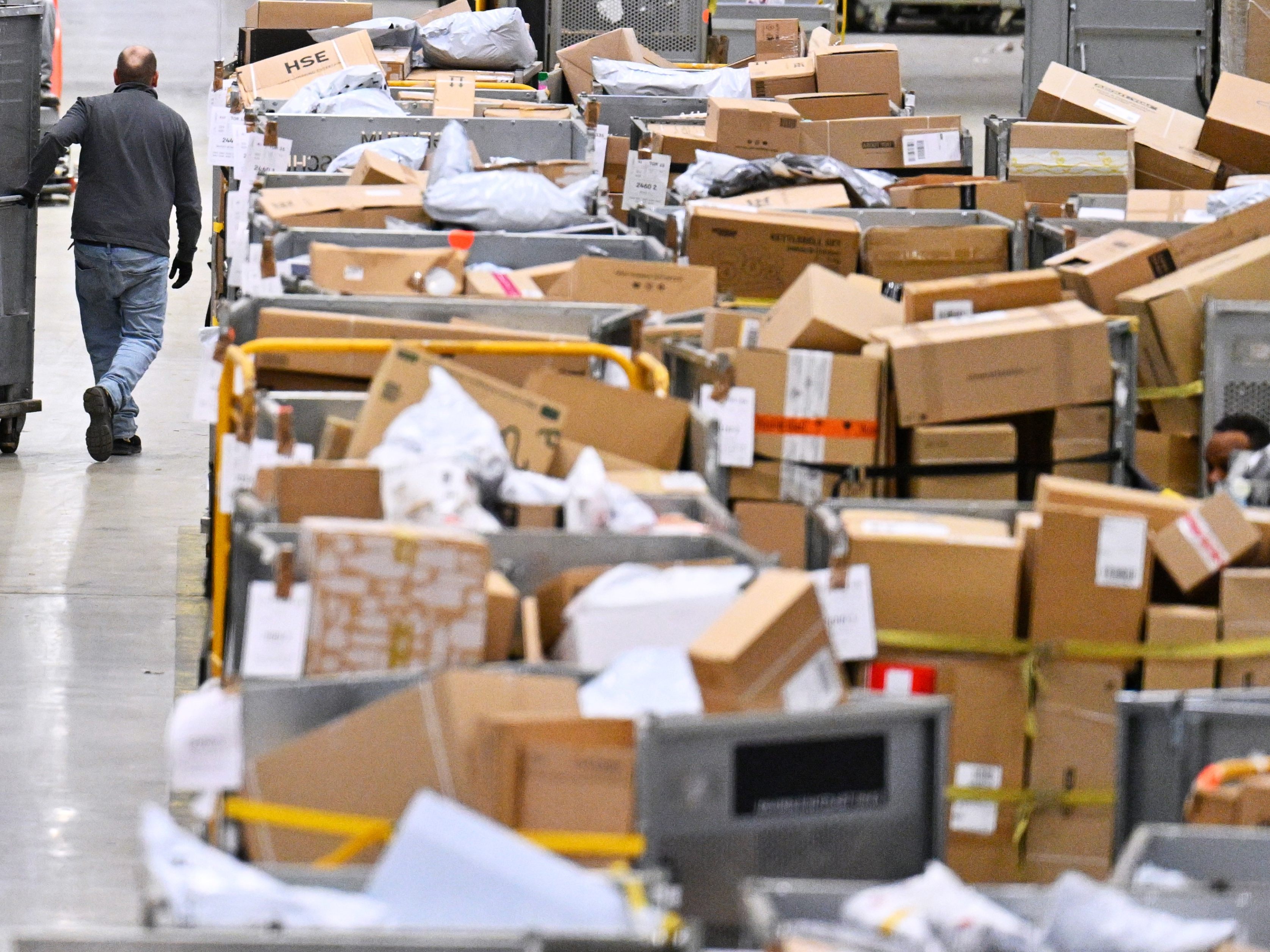 Mehr-Pakete-mehr-Druck-Post-bereitet-sich-auf-Rekord-Dezember-vor