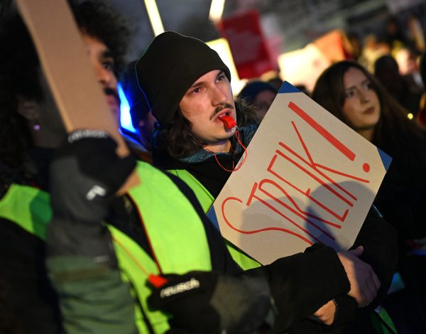 ABD0144_20251204 – WIEN – STERREICH: Aktion der Gewerkschaft GPA “Arbeitgeberverband der Sozialwirtschaft sterreich soll ‘ein Licht aufgehen'” am Donnerstag, 4. Dezember 2025, in Wien. – FOTO: APA/HELMUT FOHRINGER