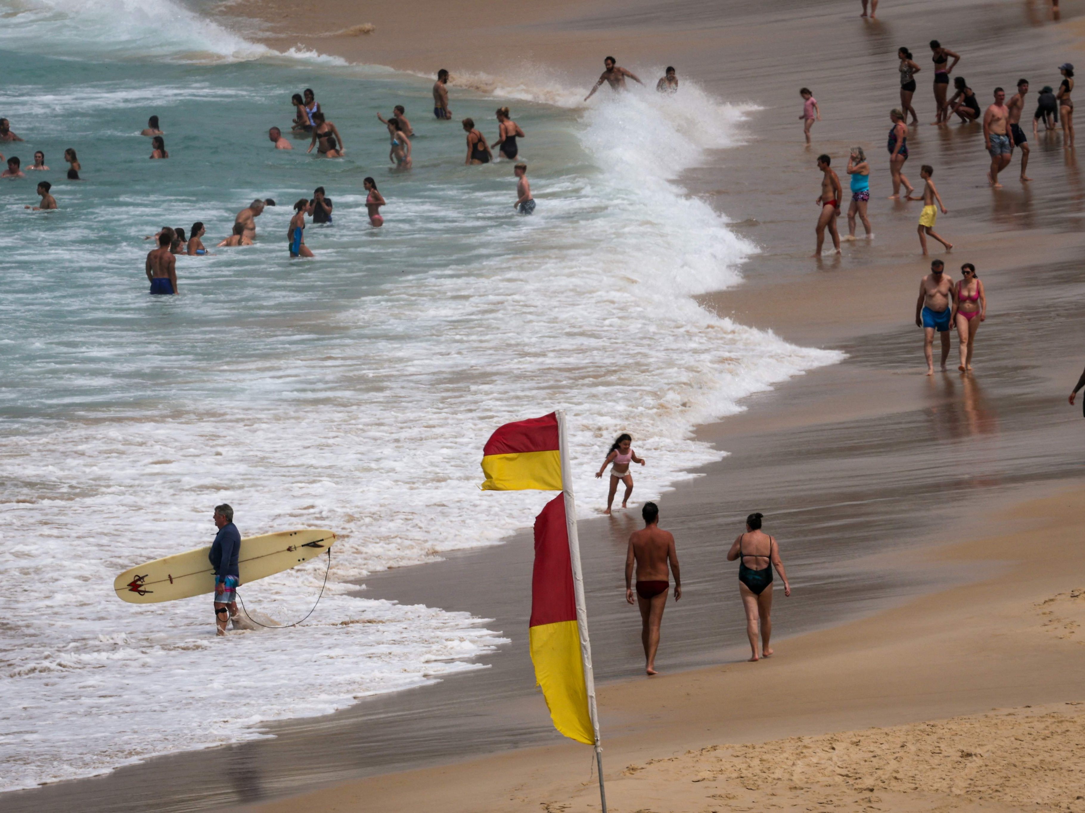 Mindestens-acht-Verletzte-bei-Schusswaffenangriff-an-Bondi-Beach