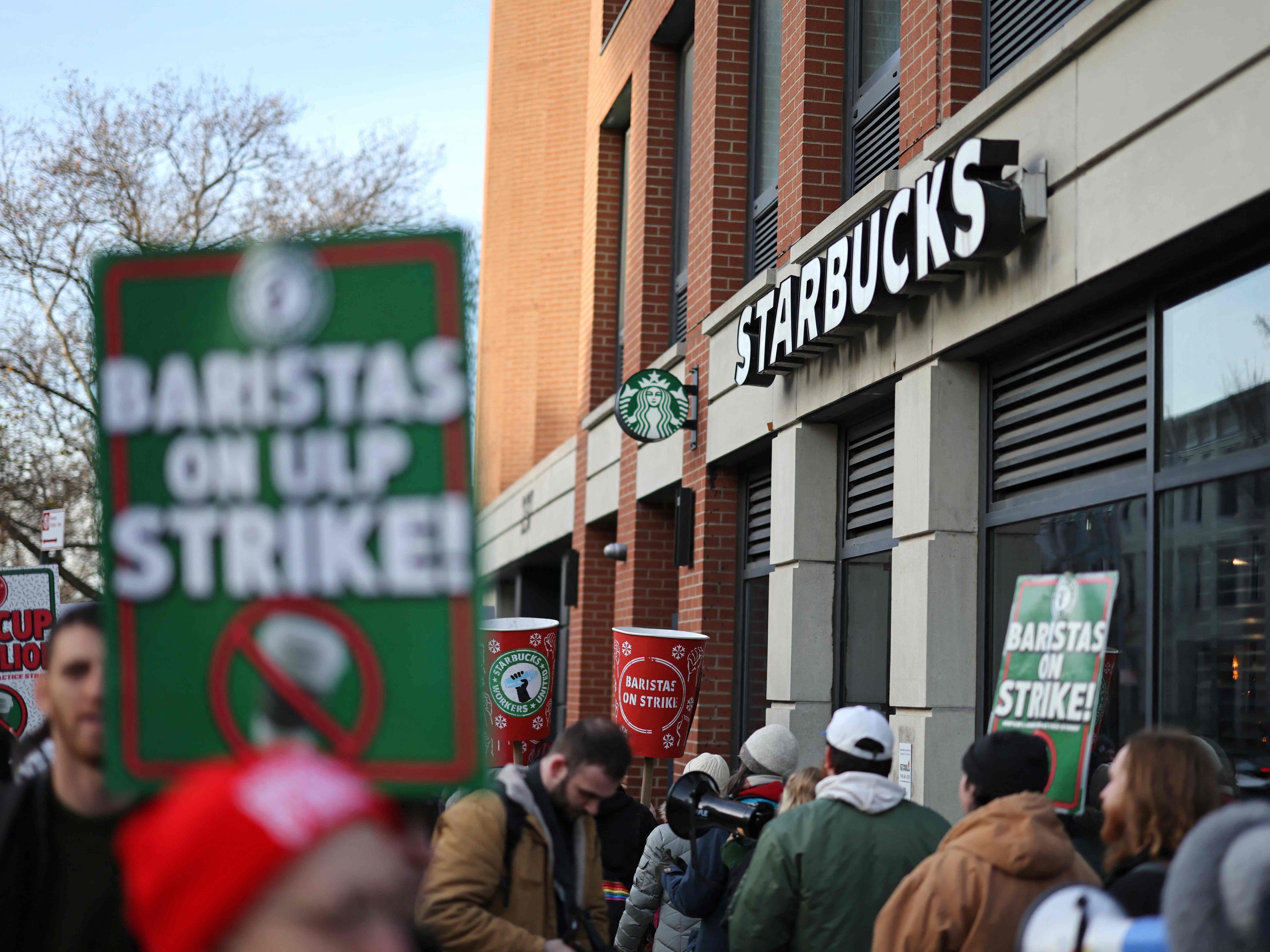 Starbucks-zahlt-35-Millionen-Dollar-an-New-Yorker-Besch-ftigte