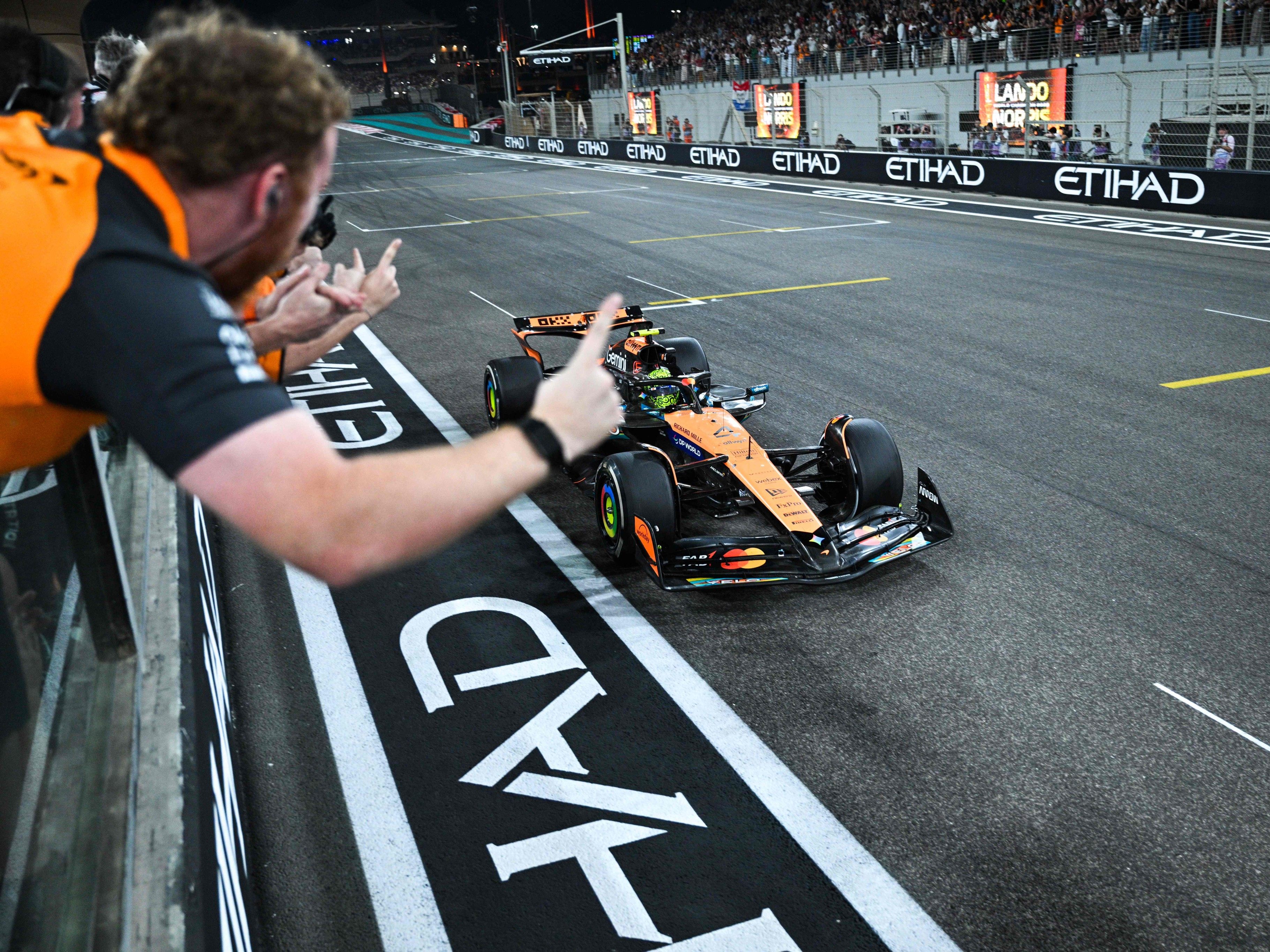 Norris-schreibt-Geschichte-dramatisches-Saisonfinale-in-der-Formel-1