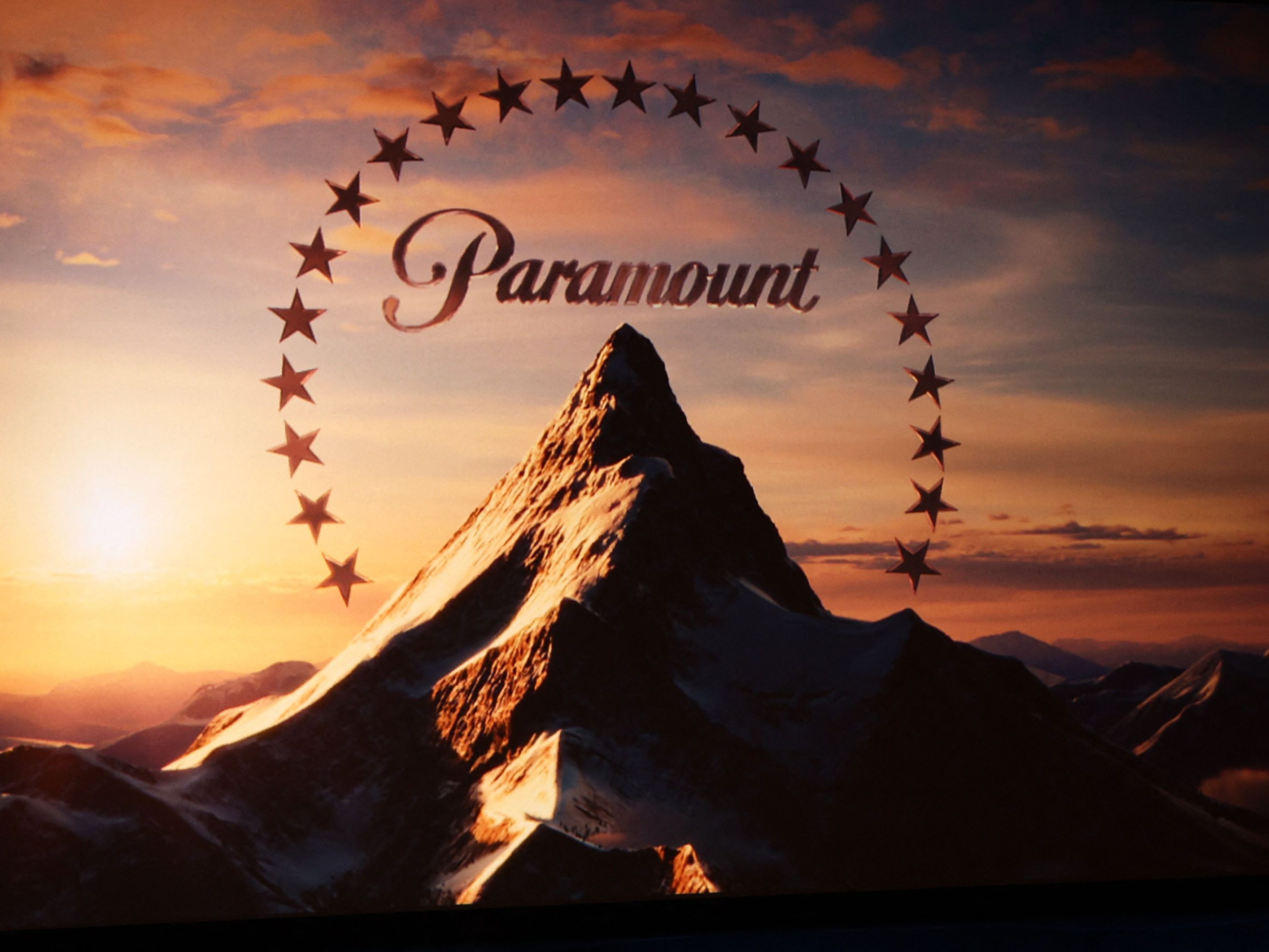 Paramount will Warner Bros. Discovery übernehmen und hat ein milliardenschweres Gegenangebot zu Netflix vorgelegt.