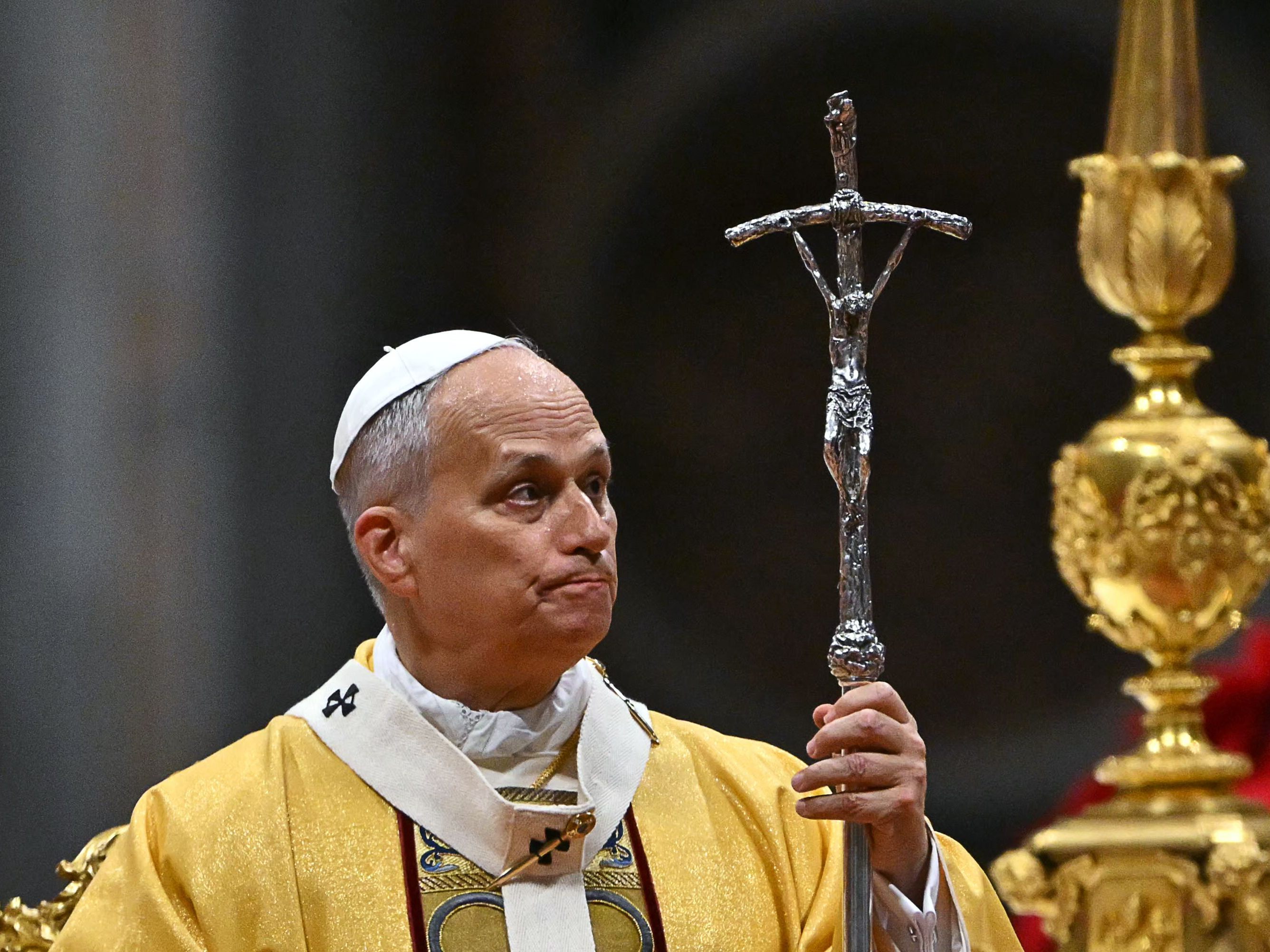 Papst Leo XIV. spendet das erste Mal den Weihnachtssegen.