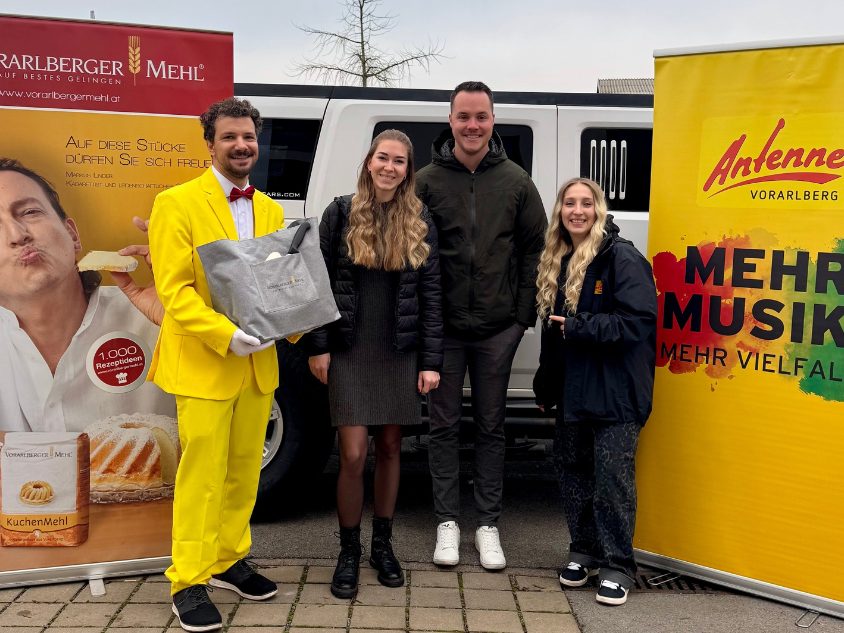 Paarzeit-deluxe-Julia-aus-Lauterach-038-ihr-Freund-unterwegs-mit-dem-ANTENNE-VORARLBERG-Weihnachtsbutler