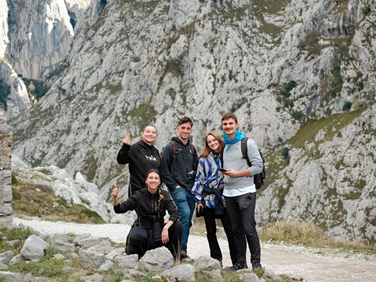 Der ESK-Freiwilligendienst bietet jungen Menschen die Möglichkeit, bis zu zwölf Monate in einer gemeinnützigen Einrichtung in Europa mitzuarbeiten.