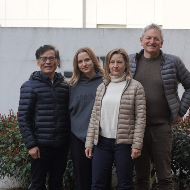 (v.l.): Victor Hu, Konstanze Grabher und Andrea Grabher-Rhomberg sowie Stefan Grabher bei einem Besuch im Werk in Shaoxing