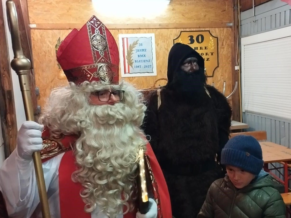 Stimmungsvolle-Nikolausfeier-im-BMX-Clubhaus