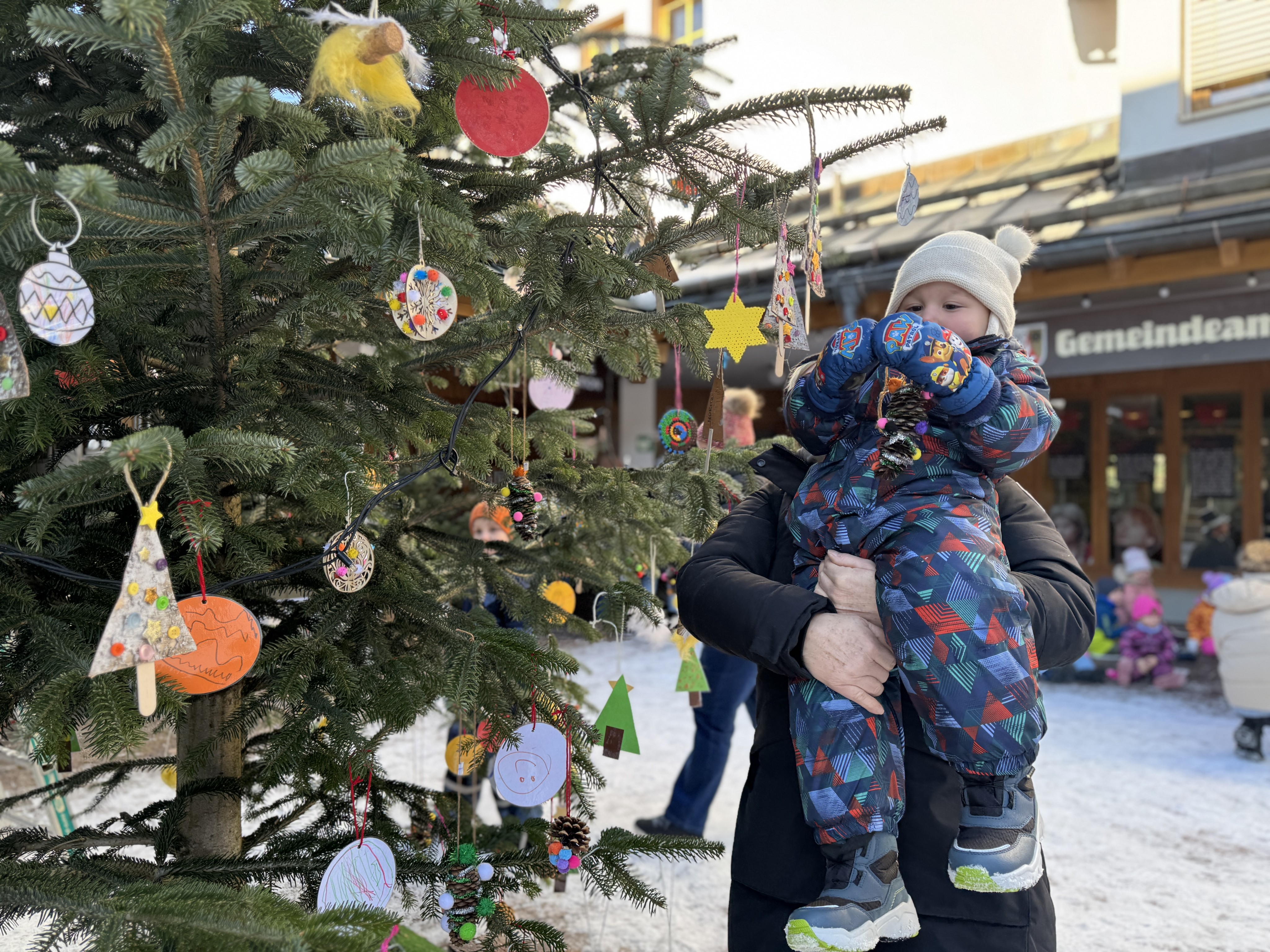 Christbaum schmücken, Vorarlberg, Gaschurn, Kinder, Kindergarten, Spielgruppe, Famon