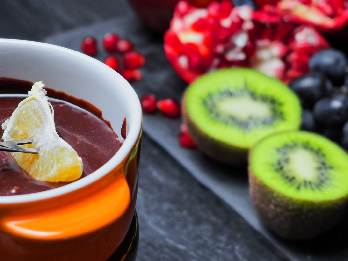 Schokofondue-im-Winter-W-rmender-Genuss-mit-saisonalem-Twist