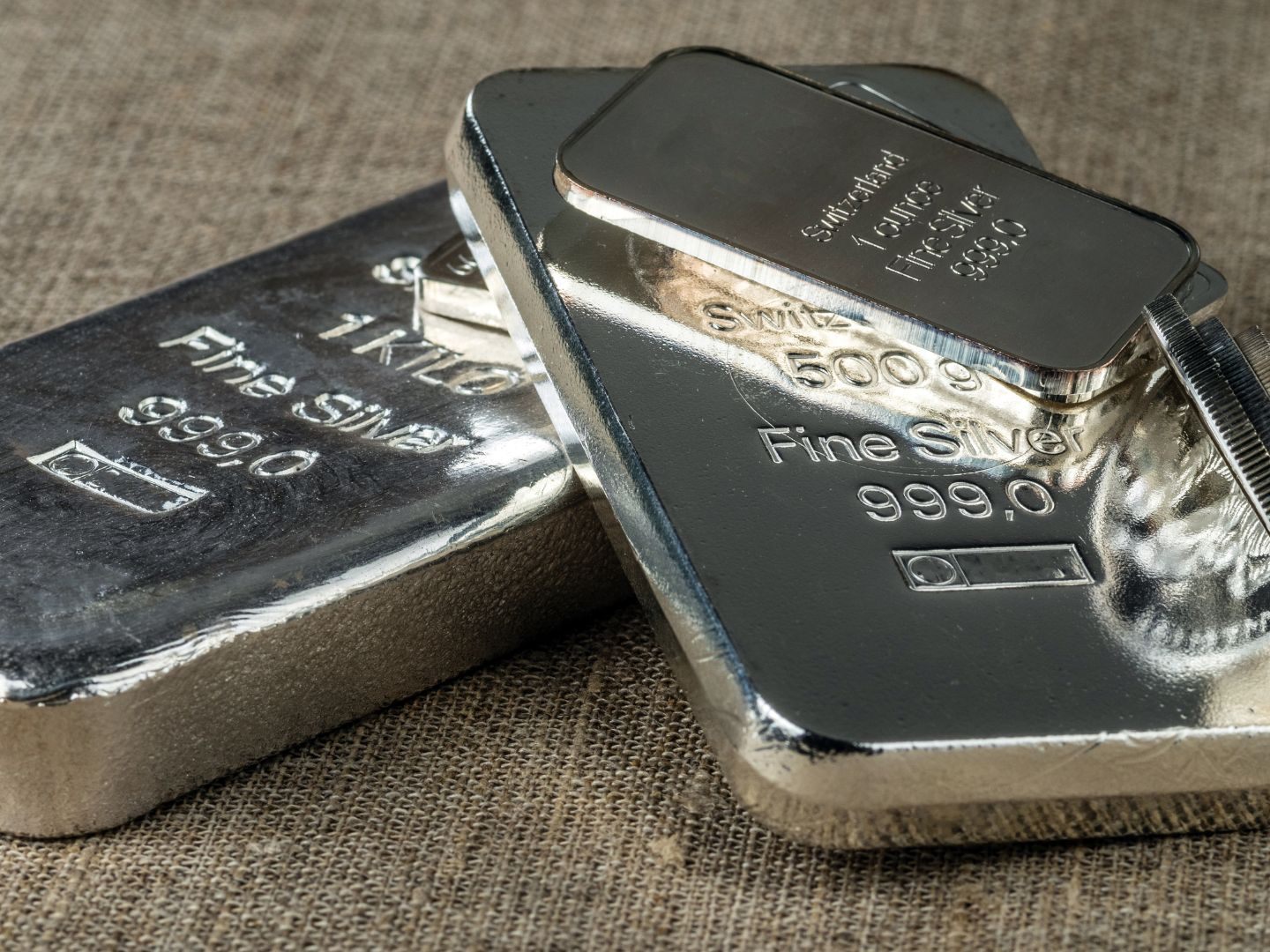 Silber-schl-gt-Gold-Edelmetall-setzt-rasanten-Kursanstieg-fort