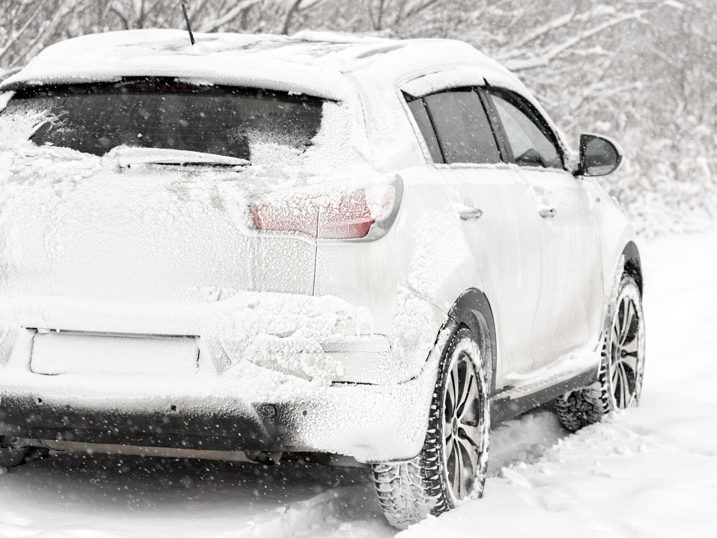 Diese-Fehler-kosten-Autofahrer-im-Winter-bis-zu-10-000-Euro