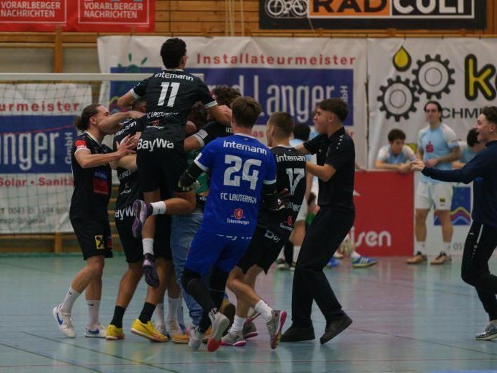 Doublesieger-Lauterach-in-der-Halle-der-gro-e-Gejagte