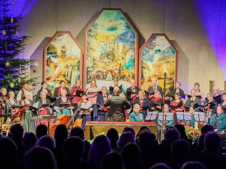 Lustenauer-Trachtengruppe-lud-zum-Adventkonzert