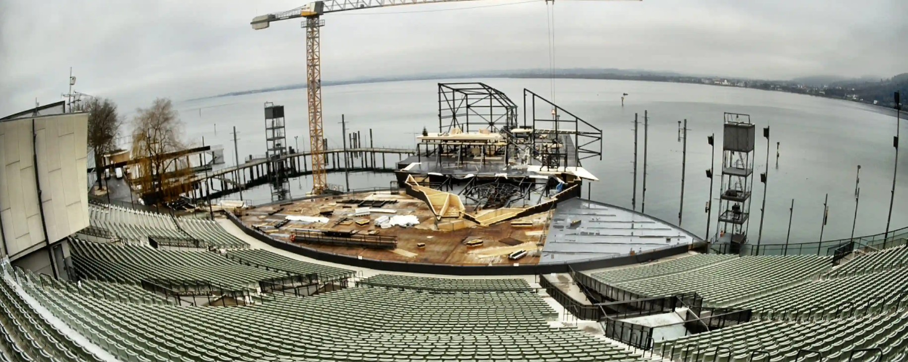 Na Bregenški Seebühne raste scenografija za Verdijevo »La Traviato«