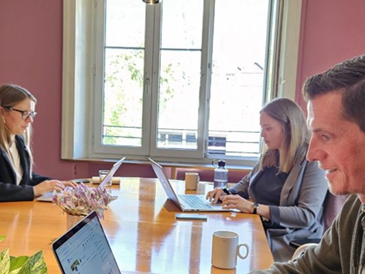 Kostenlose-Arbeitspl-tze-f-r-Studierende-im-Muut-Bludenz