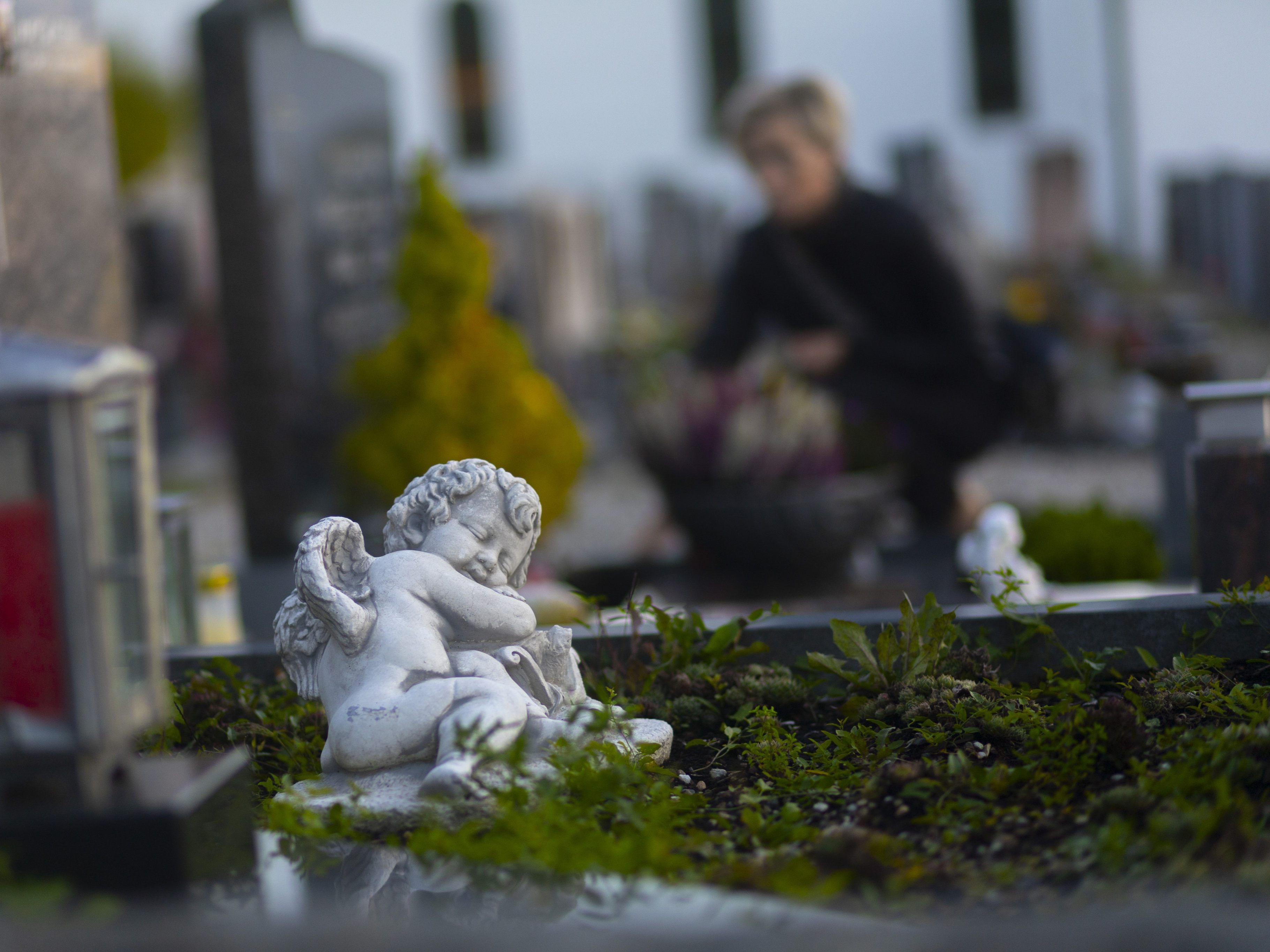 Woran-Vorarlberg-stirbt-Zahlen-Trends-und-Tabus-seit-1970